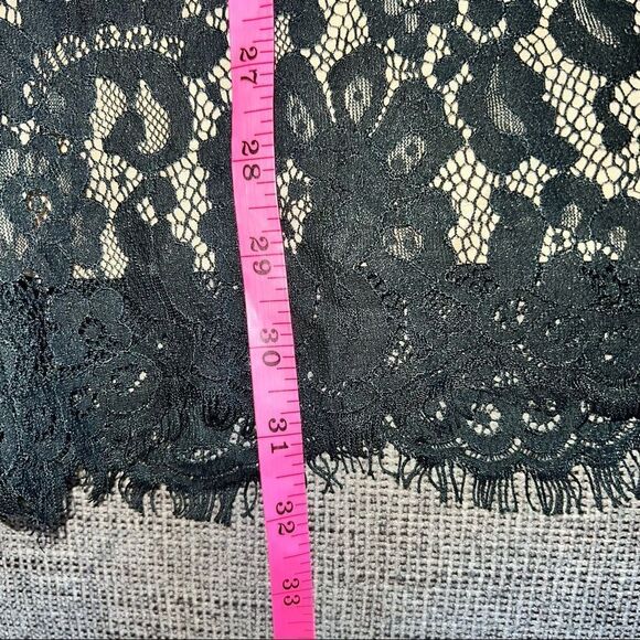 Elegant Black Lace Halter Dress - Picture 8 of 11